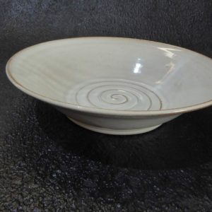 weißer tiefer Teller